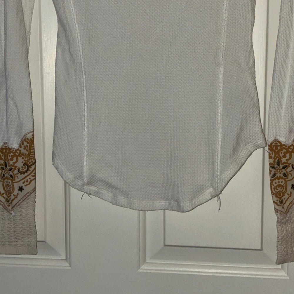 Free People We The Free Thermal White Bandana Cuff Long Sleeve Scoop Neck Sz S - Picture 7 of 8